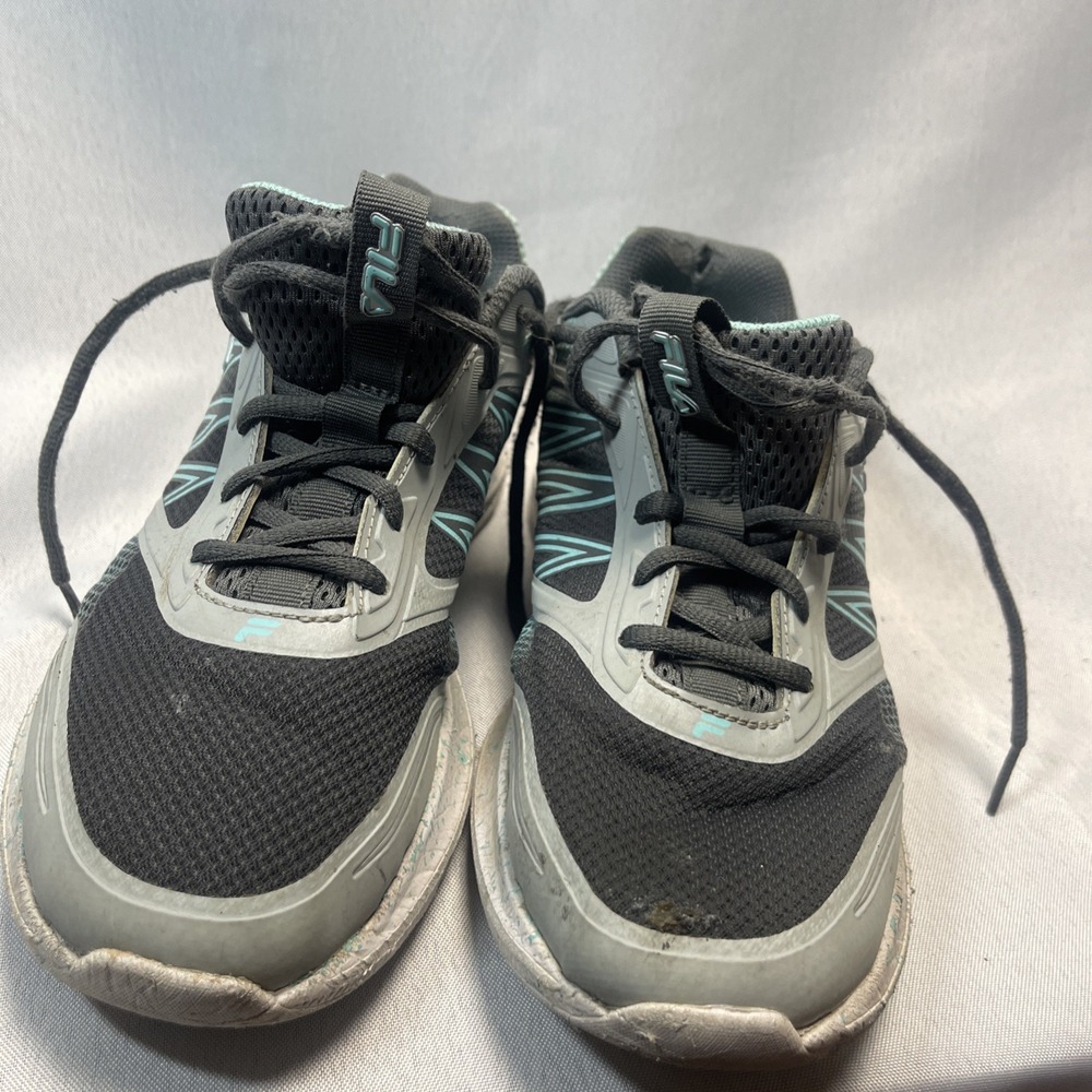 Fila Womens Memory Countdown 3 Running Shoe Size 9  Grey With Aqua Teal Accents.
